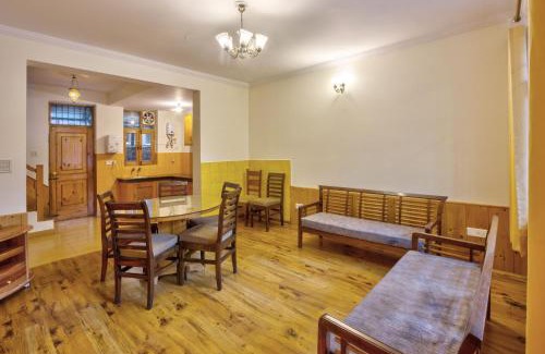 Burwa House | Cozy Solang Cottage: Family-Friendly Stay with Breakfast
