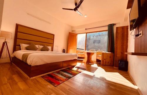 Karnal Hotel | Unforgettable Solank Hotel & Cafe: 4-Star Family Retreat