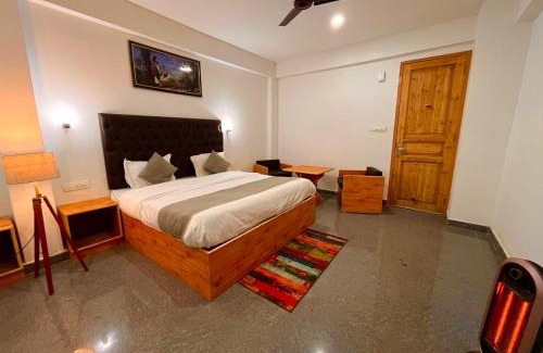 Karnal Hotel | Unforgettable Solank Hotel & Cafe: 4-Star Family Retreat
