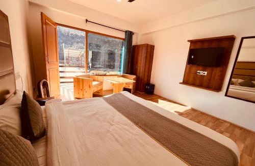Karnal Hotel | Unforgettable Solank Hotel & Cafe: 4-Star Family Retreat