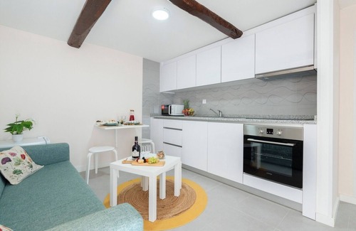 Beijos Apartment | Inviting Riverside Jacuzzi Escape with Spa & Family Amenities