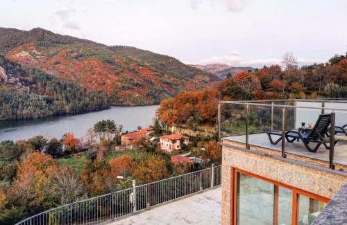 Cova Cabin | Relaxing Oceanfront Escape at Solar do Cávado