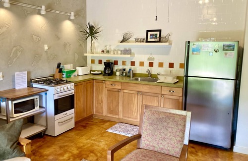 Estate Emmaus Apartment | Eco-Friendly Retreat: Walk to Coral Bay with Ocean Views