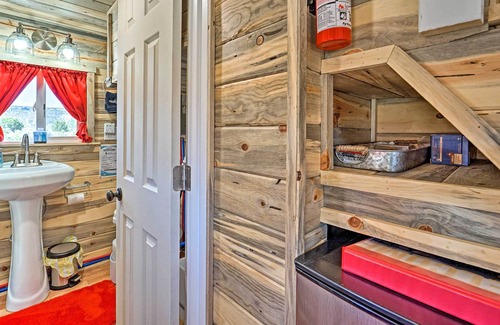 Cortez Apartment | Solar-Powered Tiny Home: Gas Grill & Fire Pit