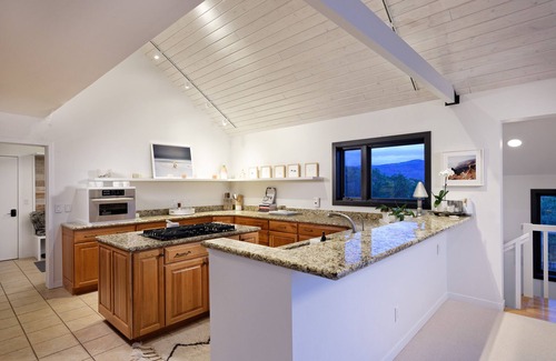 Brush Creek Village House | Solar Way House - Inviting Retreat with Breathtaking Views