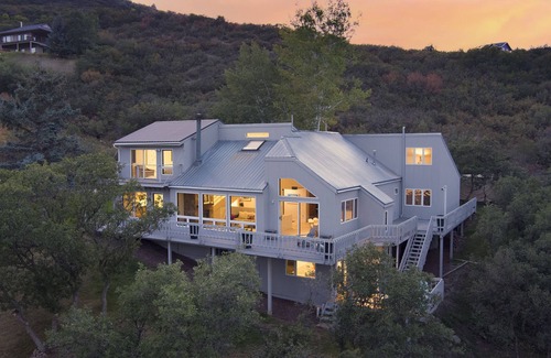 Brush Creek Village House | Solar Way House - Inviting Retreat with Breathtaking Views