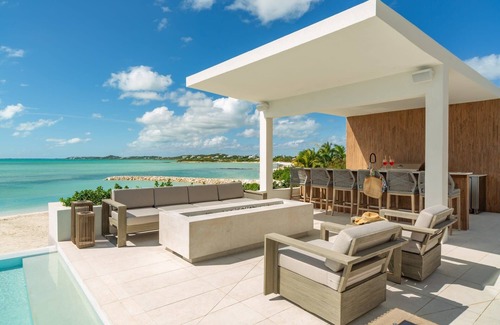 Juba Sound Villa | Experience Solara in Turtle Tail: Oceanfront Paradise Awaits