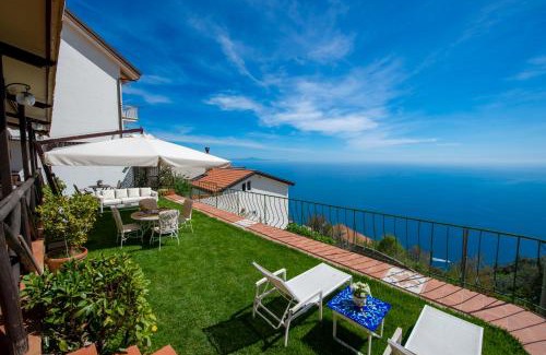 Pogerola Bed & Breakfast | Pet-Friendly Solaria with Ocean Views & Hot Tub Amenities