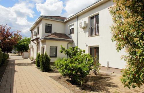 Cserkeszolo Hotel | Solaris Garden Rooms