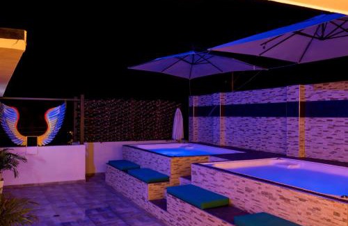 La Victoria Hotel | Experience Solaris Hotel: Family-Friendly with Hot Tub Access
