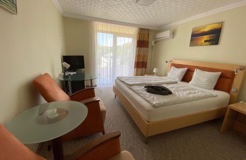 Balatonfoldvar Hotel | Discover Solaris Hotel: Family-Friendly Stay with Hot Tub