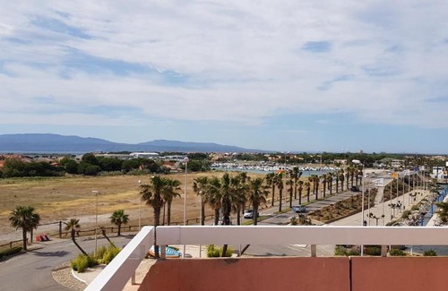Le Barcares Apartment | Discover Solarium: Pet-Friendly Stay with Breakfast Options
