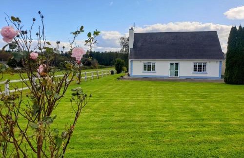 Mountshannon House | Solas na Gealai, entire house, sleeps 8