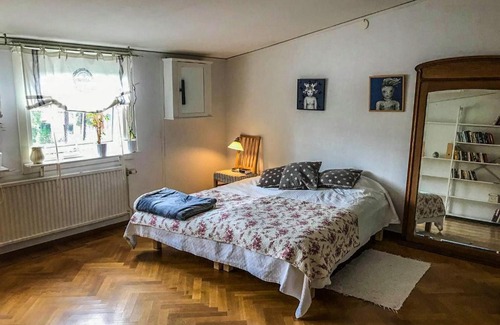 Vaxholm Villa | Pet-Friendly Retreat at Soldatgatan with Family Amenities