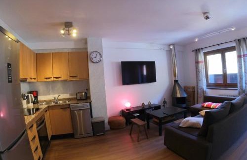 Incles Apartment | Charming Soldeu Paradis Solneu: Pet & Child Friendly Stay