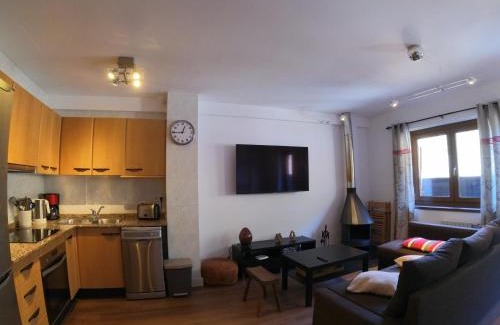 Incles Apartment | Charming Soldeu Paradis Solneu: Pet & Child Friendly Stay