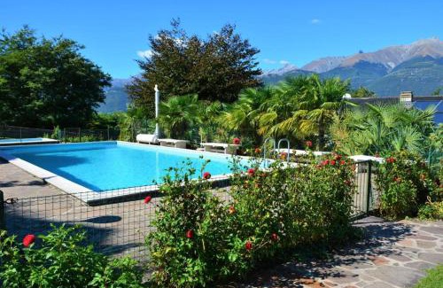 Colico Piano Apartment | Relax at Sole 3 Garten Ferienwohnung with Pool Access