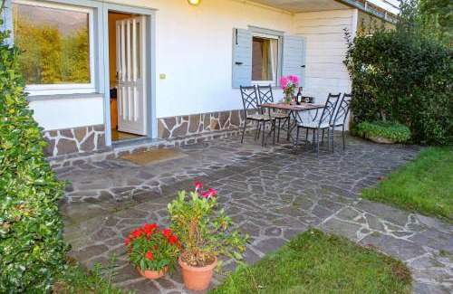 Colico Piano Apartment | Relax at Sole 3 Garten Ferienwohnung with Pool Access