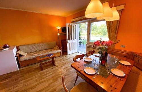 Colico Piano Apartment | Relax at Sole 3 Garten Ferienwohnung with Pool Access