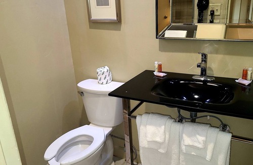 Downtown Hotel | Inviting Sole Inn and Suites with Oceanfront Views