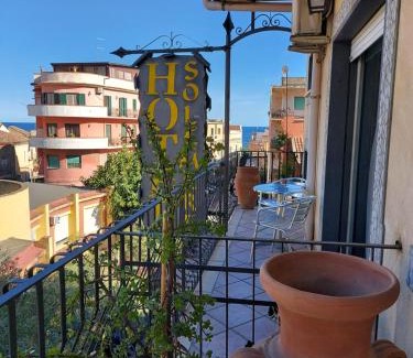 Villagonia Bed & Breakfast | Pet-Friendly Sole Mare B&B with Ocean Views & Breakfast