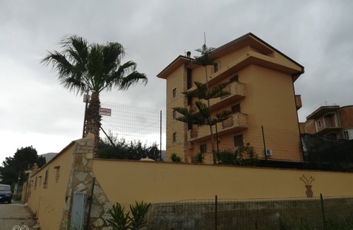 Siculiana Apartment | Relax at Sole Mare: Family-Friendly with Pool & Breakfast