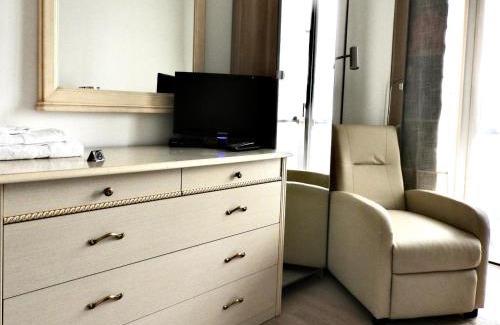 Parabiago House | Discover Sole tra i pini: Family-Friendly Retreat Awaits