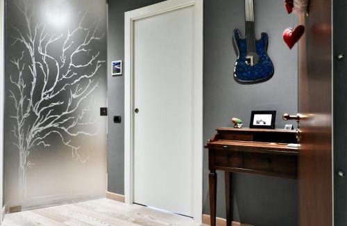 Parabiago House | Discover Sole tra i pini: Family-Friendly Retreat Awaits