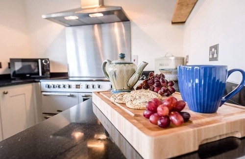Woodbridge House | Relax at Solebay House with Kitchen & Breakfast Included
