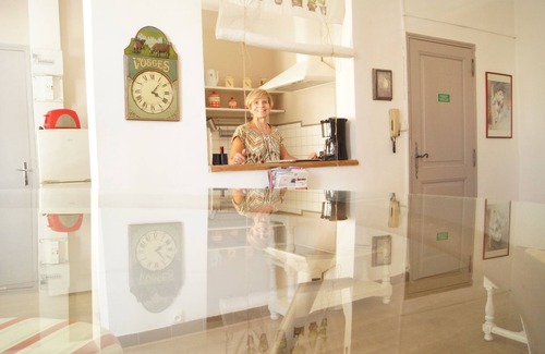 St.-Remy-de-Provence Apartment | Elegant Saint Remy Retreat with Oceanfront Views & Pool