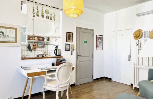 St.-Remy-de-Provence Apartment | Elegant Saint Remy Retreat with Oceanfront Views & Pool