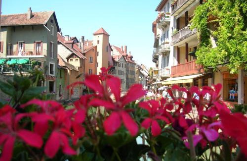 Talloires-Montmin Apartment | Discover Soleil Bleu: Oceanfront Retreat for Families
