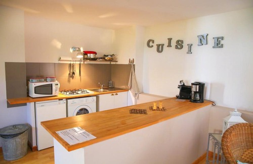 Donnazac House | Inviting Soleil Double Room with Private Bathroom & Pool