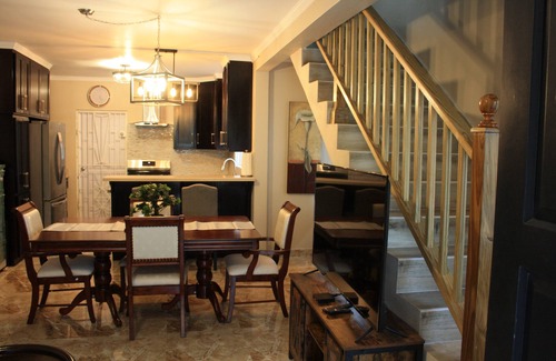 Priory House | Cozy Soleil Palm View Villa with Breakfast Included
