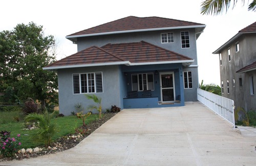 Priory House | Cozy Soleil Palm View Villa with Breakfast Included