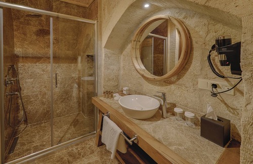 Urgup Hotel | Guest Rated 10/10: Solem Cave Suites with Family-Friendly Perks