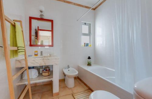 Vale de Centianes Apartment | Ocean View 1-Bedroom Apartment for 4 in Carvoeiro