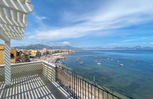 Aspra Apartment | Oceanfront Haven: Solemar Sicilia - Casa Tramonto Awaits