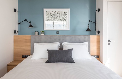 Alimos Hotel | Excelsior Suite with Ocean View and Family-Friendly Amenities