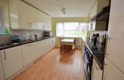 Nettlestone House | Pet-Friendly Solent View: Oceanside Bungalow for 6