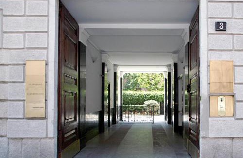 San Marco Apartment | Elegant Solferino Suite: Family-Friendly 4-Star Escape