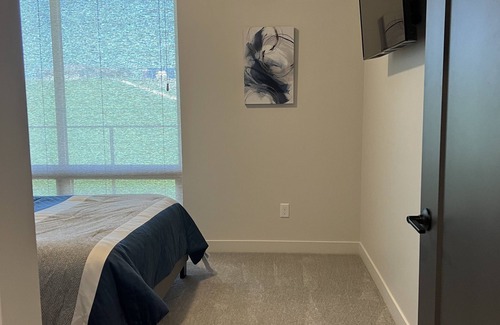 Manhattan Condo | Premier Solheim 2 BR Condo with Pool & Ocean View