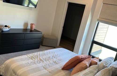 Manhattan Condo | Premier Solheim 2 BR Condo with Pool & Ocean View