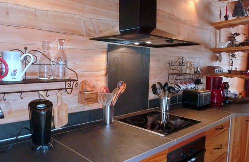 Les Claux Ski Chalet | Cozy Wood Chalet with Lake View & Spa - Rated 10/10