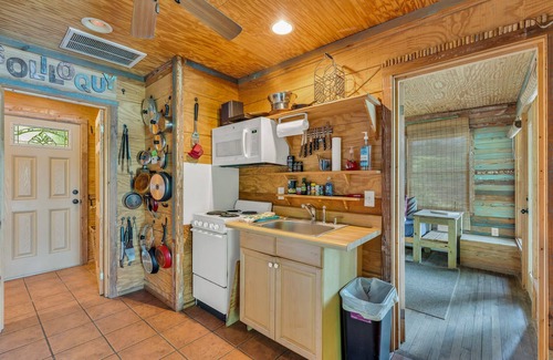 Crane Hill House | Cozy Pet-Friendly Cabin Steps from Trident Marina
