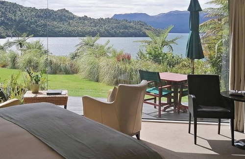 Lake Tarawera Cabin | Experience Serenity at Solitaire Lodge - 5 Star Retreat