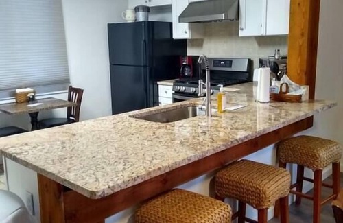 Woods Bay House | Discover Woods Bay Rentals with Kitchen & Breakfast in Montana