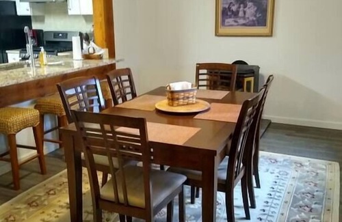 Woods Bay House | Discover Woods Bay Rentals with Kitchen & Breakfast in Montana