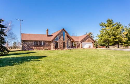 Smiths Creek House | Explore Solitude Inn on the Green with Pool & Restaurant