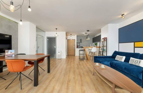Stare Podgorze Apartment | Stylish Kraków Apartment with Balcony & Pet-Friendly Amenities
